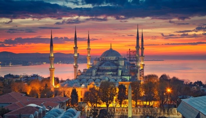 Dubái (DXB) → Estambul (IST)